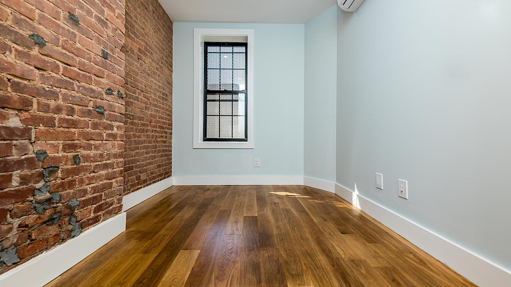 6702 60th St - Photo 1