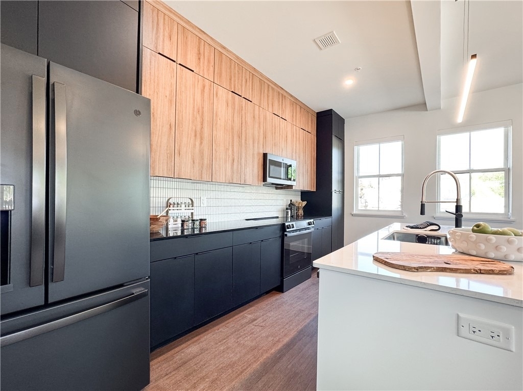 75 Monroe Avenue - Photo 2
