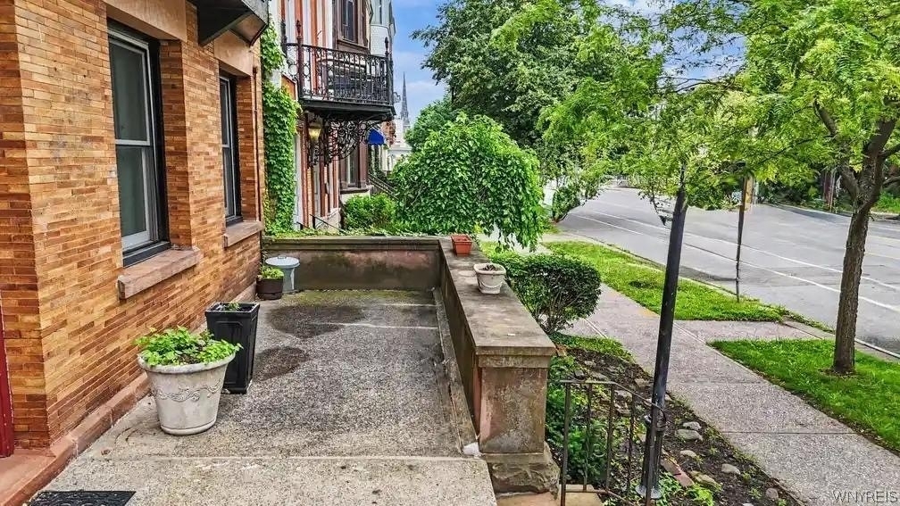 493 Delaware Avenue - Photo 4