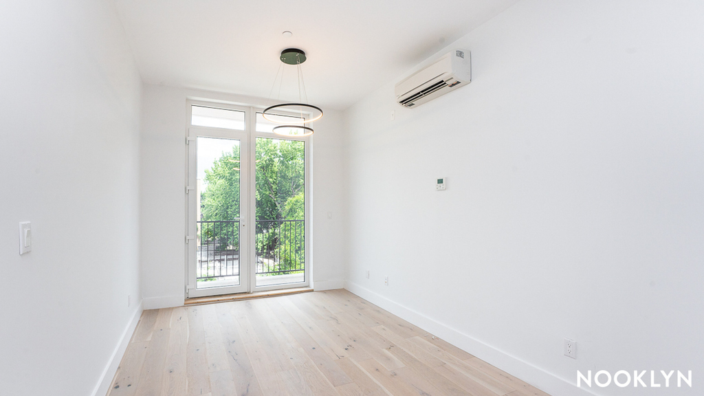 491 Evergreen Ave - Photo 2