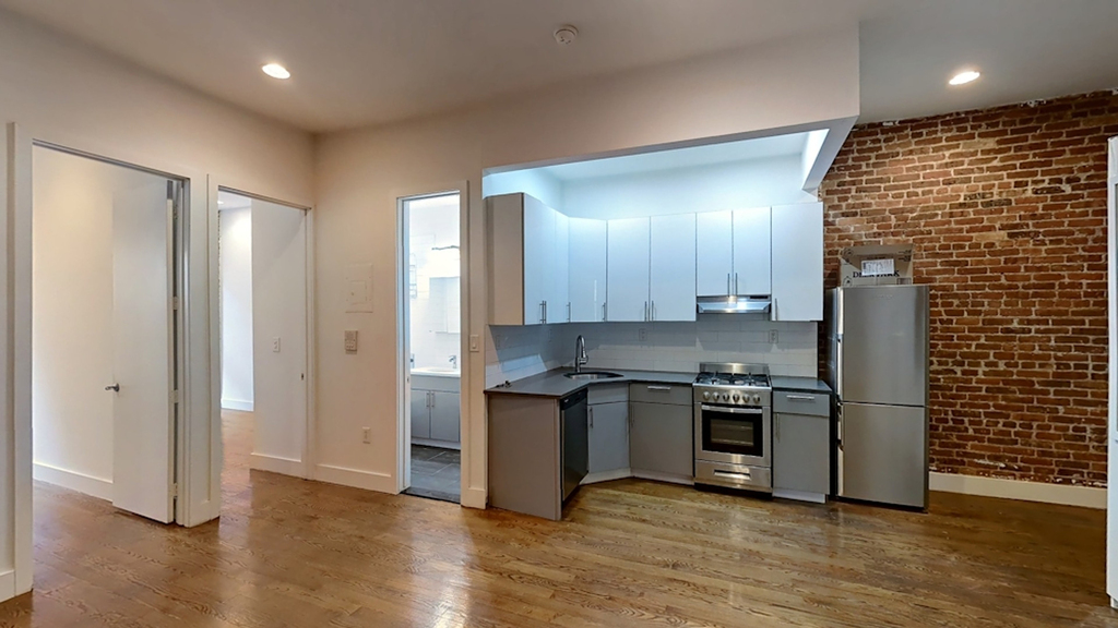 1047 Bedford Ave - Photo 7