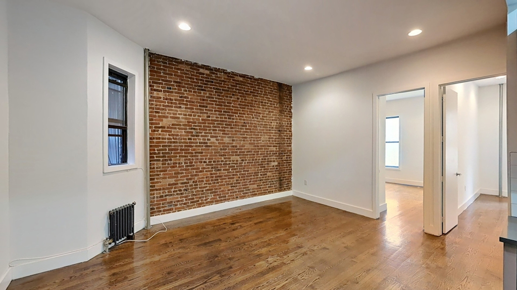 1047 Bedford Ave - Photo 9