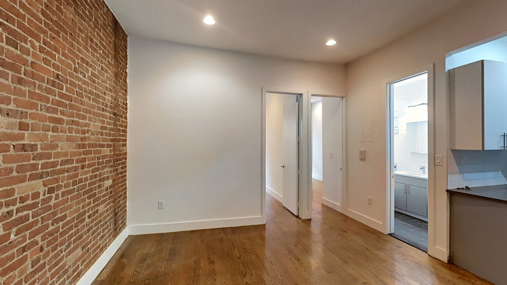 1047 Bedford Ave - Photo 1