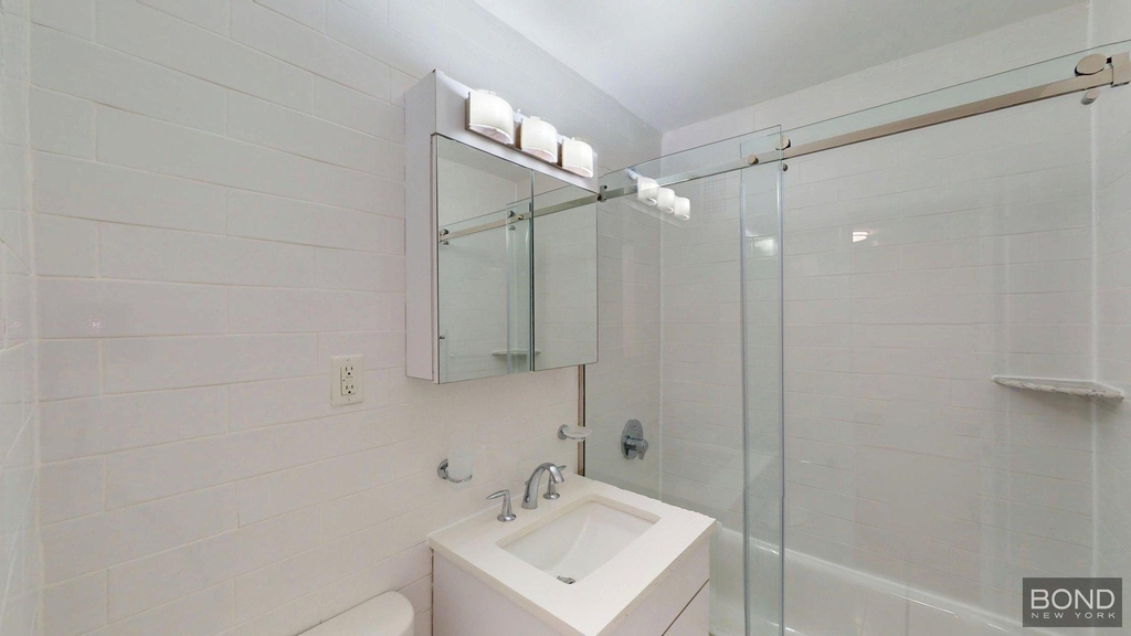 240 east 82nd street  - Photo 4