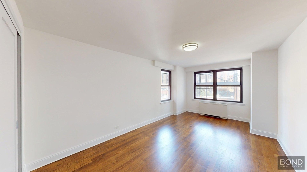 240 east 82nd street  - Photo 2