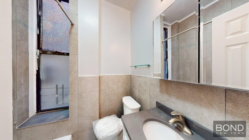 East 91st Street - Photo 3