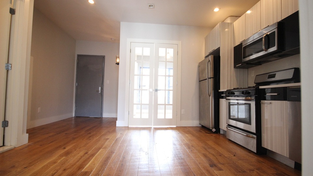 443 Harman St  - Photo 1
