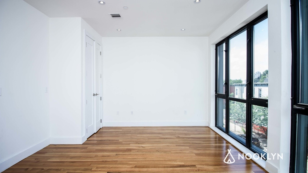 102 Somers St - Photo 3