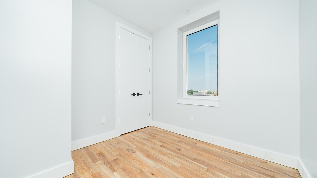 916 Bergen St - Photo 10