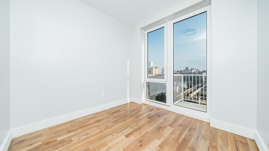 916 Bergen St - Photo 7