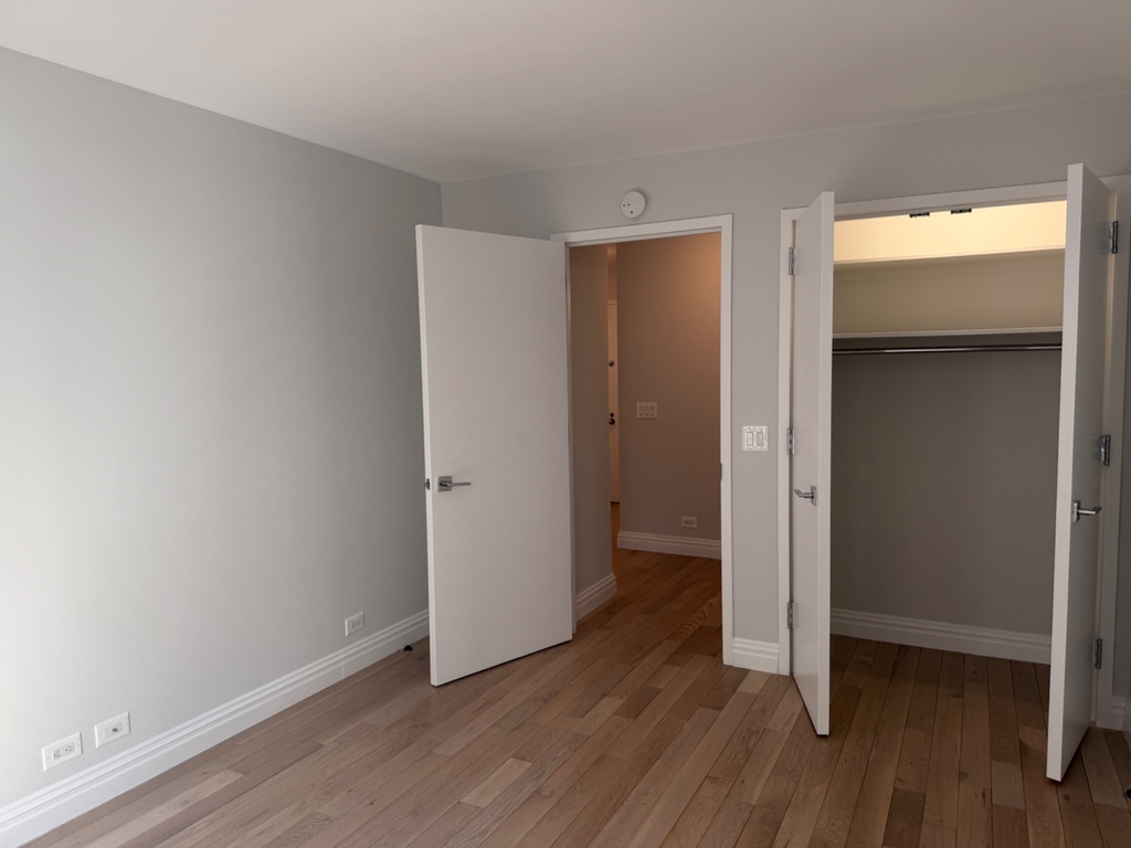 West 48th Street - Photo 7