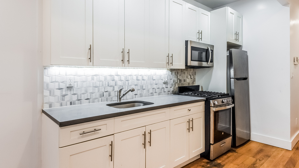 1141 Greene Ave - Photo 5
