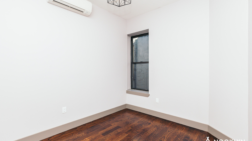 17-13 Gates Ave - Photo 8