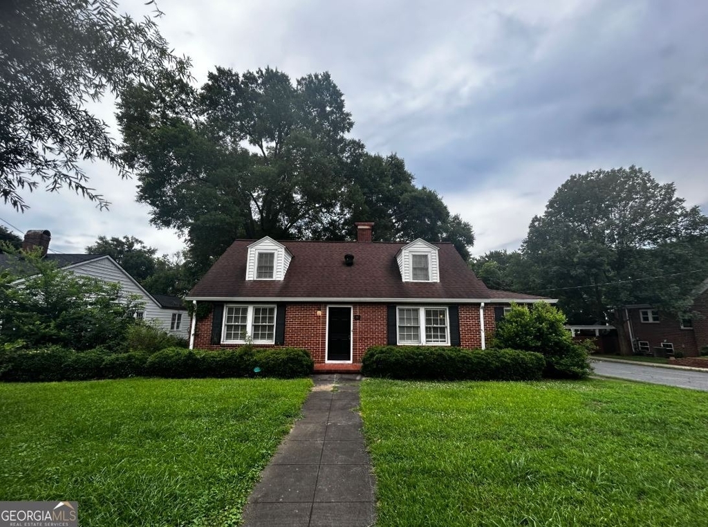 300 N College Street - Photo 0