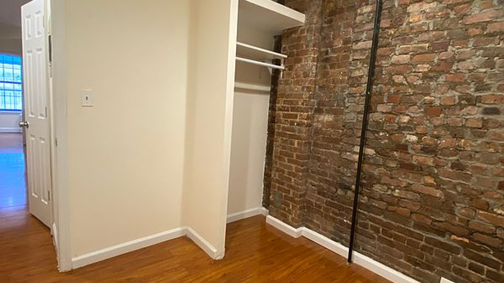 71 Pineapple St - Photo 4
