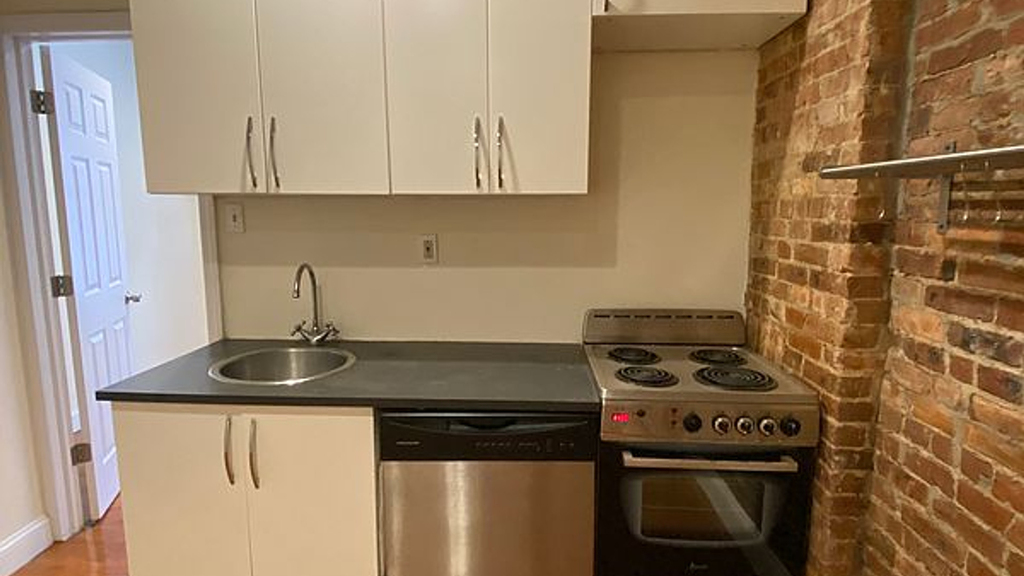 71 Pineapple St - Photo 0