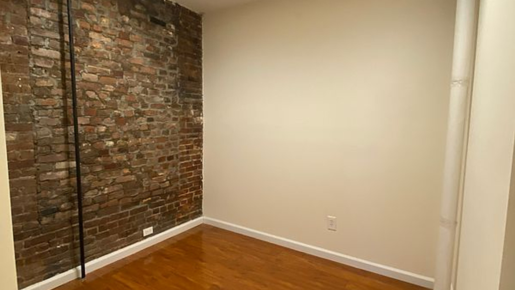 71 Pineapple St - Photo 5