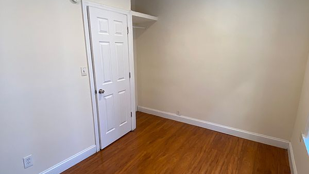 71 Pineapple St - Photo 2
