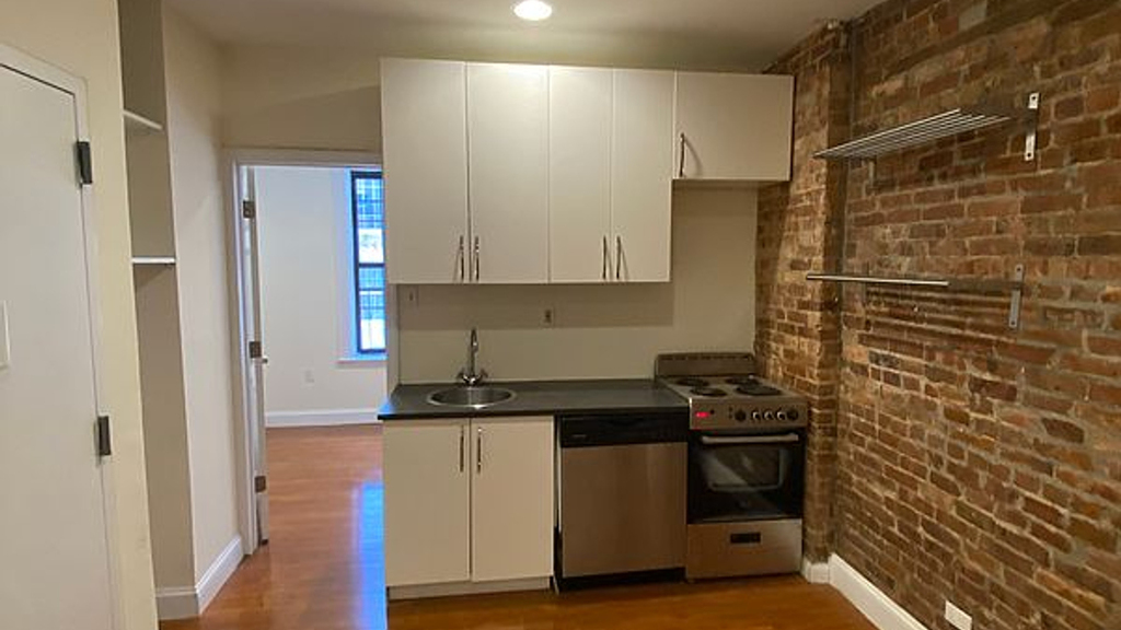 71 Pineapple St - Photo 6
