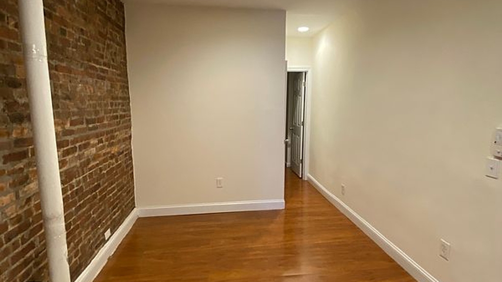 71 Pineapple St - Photo 3