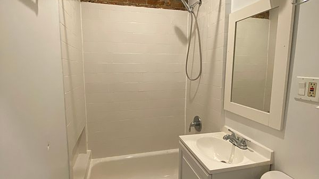 71 Pineapple St - Photo 1