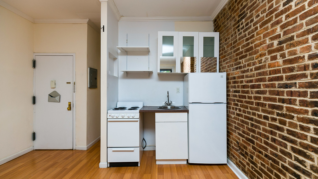71 Pineapple St - Photo 4