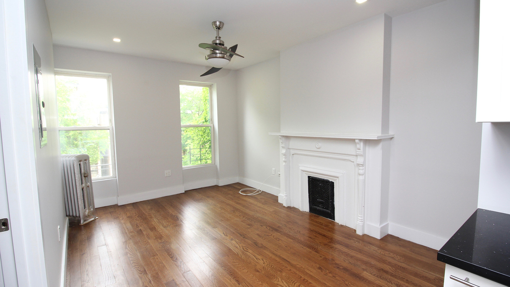 135 Decatur St - Photo 1