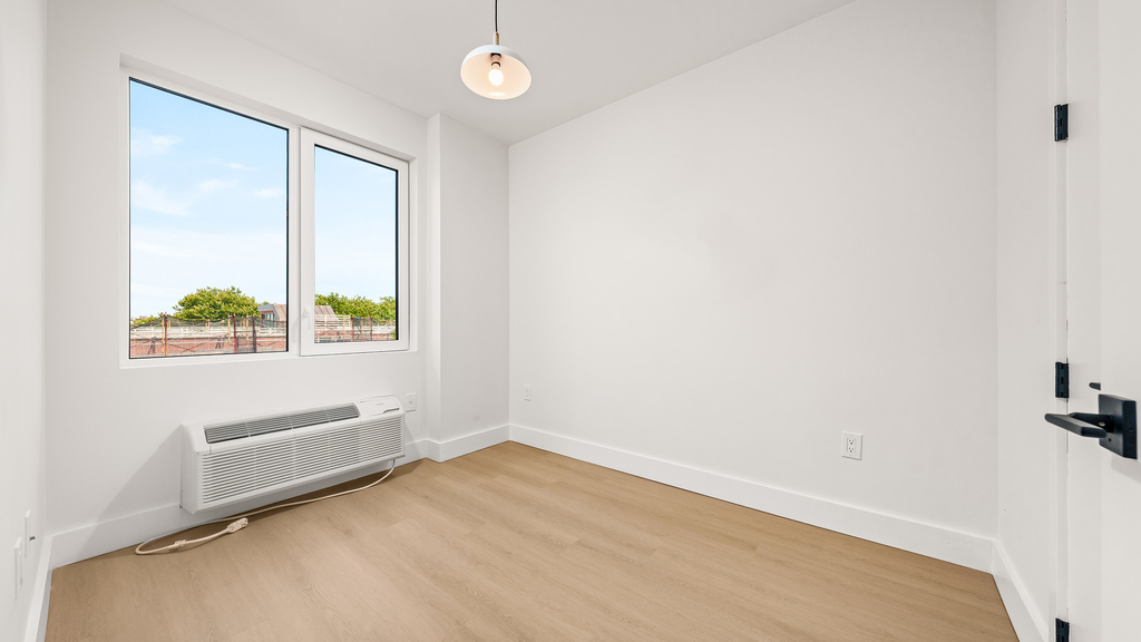 102 E 53rd St - Photo 8