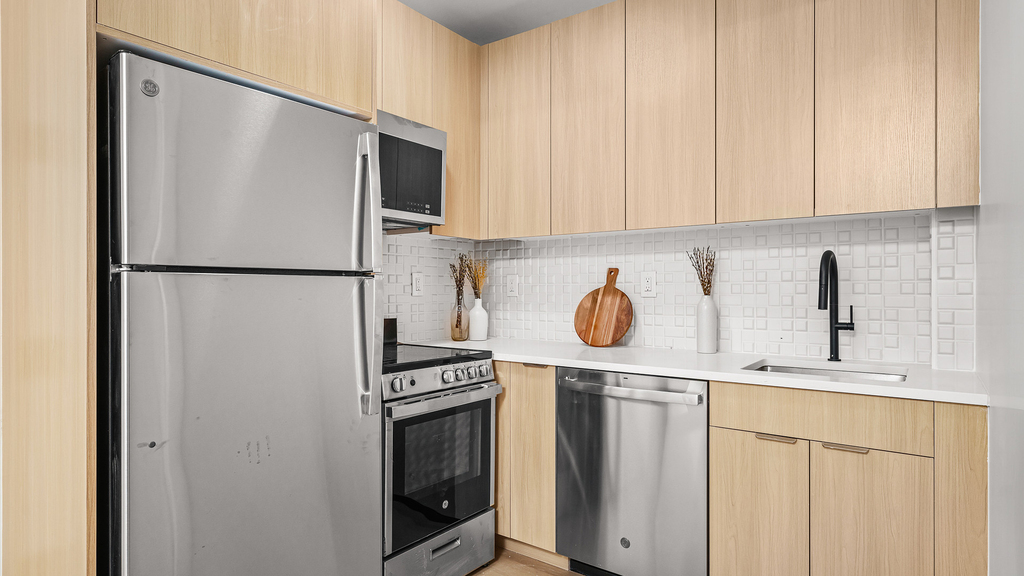 102 E 53rd St - Photo 0