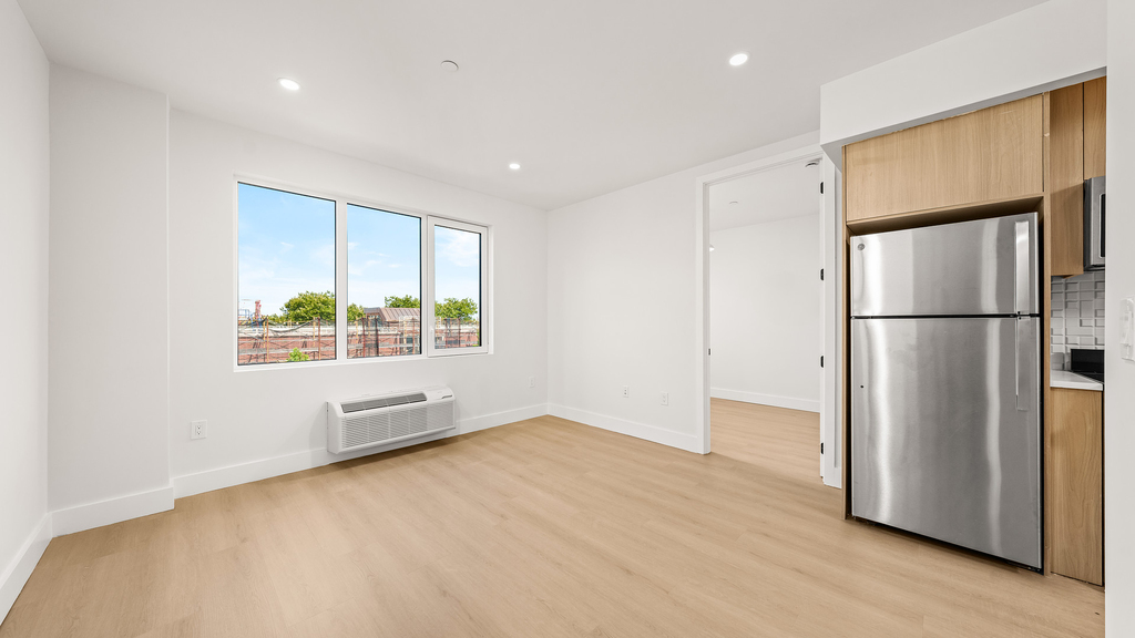 102 E 53rd St - Photo 10