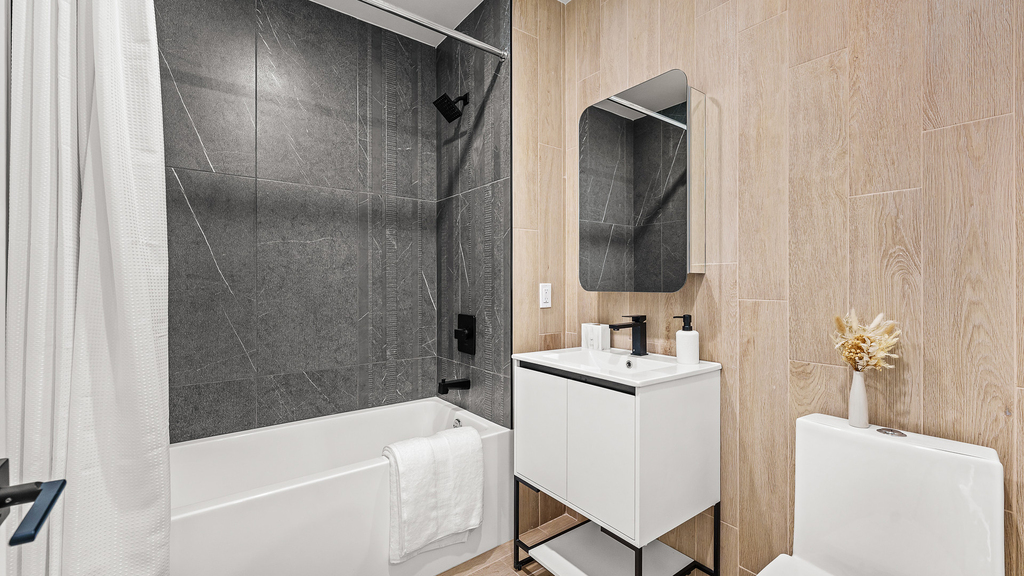 102 E 53rd St - Photo 15