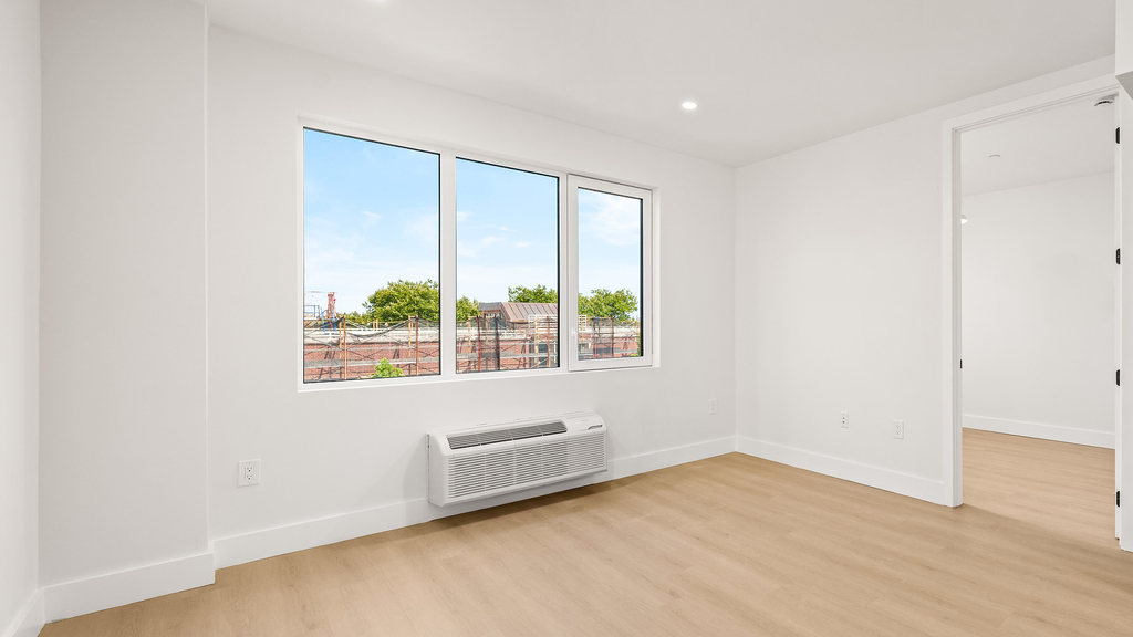 102 E 53rd St - Photo 7