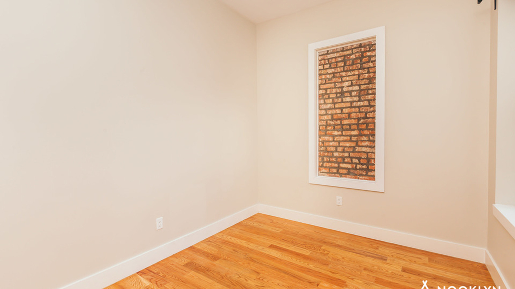 772 Jefferson Ave  - Photo 3