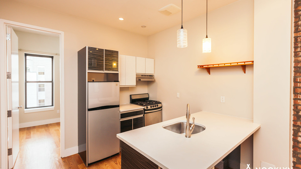 772 Jefferson Ave  - Photo 0