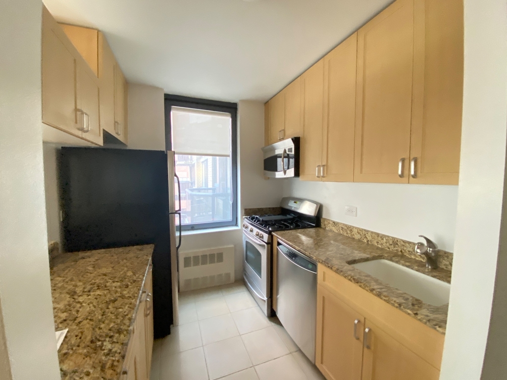 West 48th Street - Photo 3