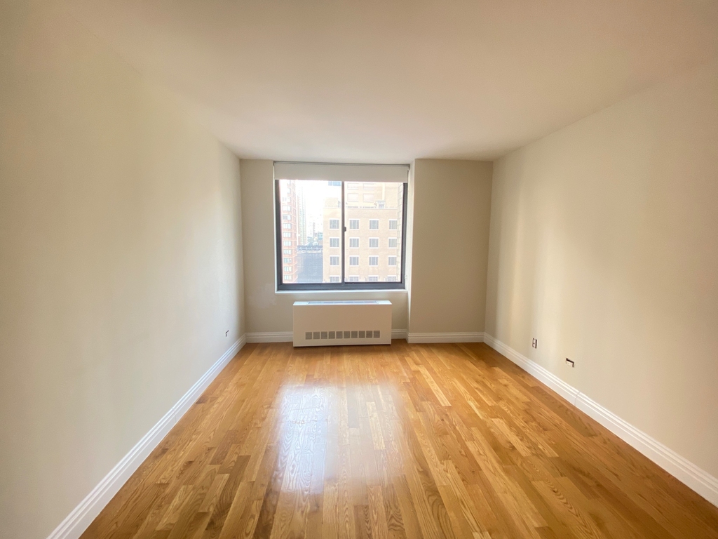 West 48th Street - Photo 8