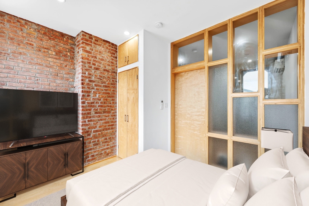 212 Lafayette Street - Photo 3