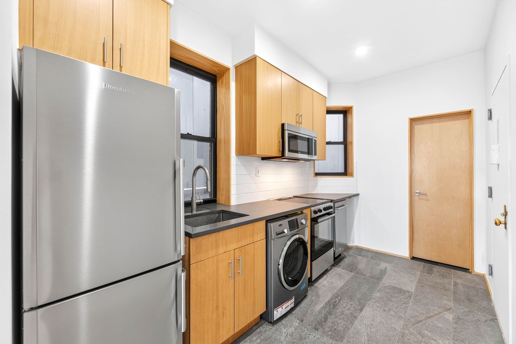 212 Lafayette Street - Photo 4