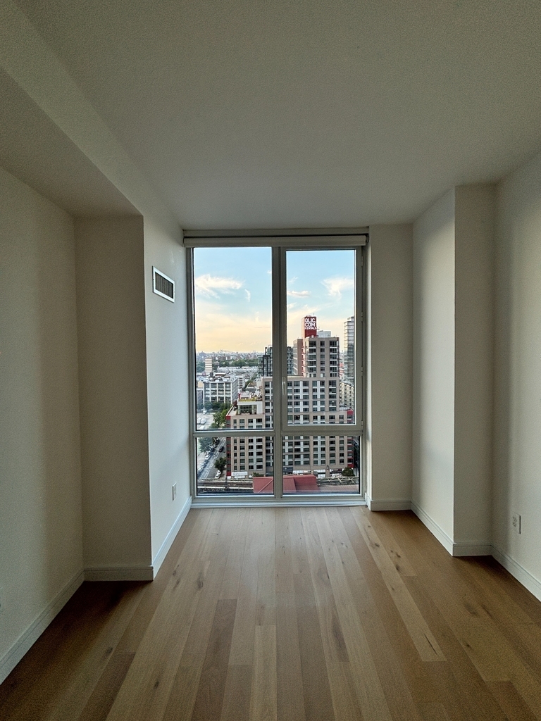 24th St & Queens Plaza S - Photo 10