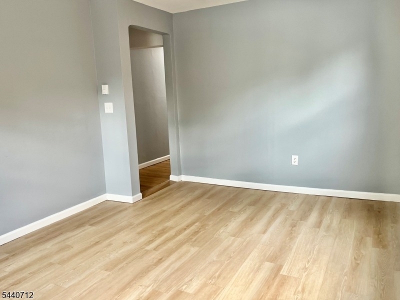 8 Newton Ave - Photo 4