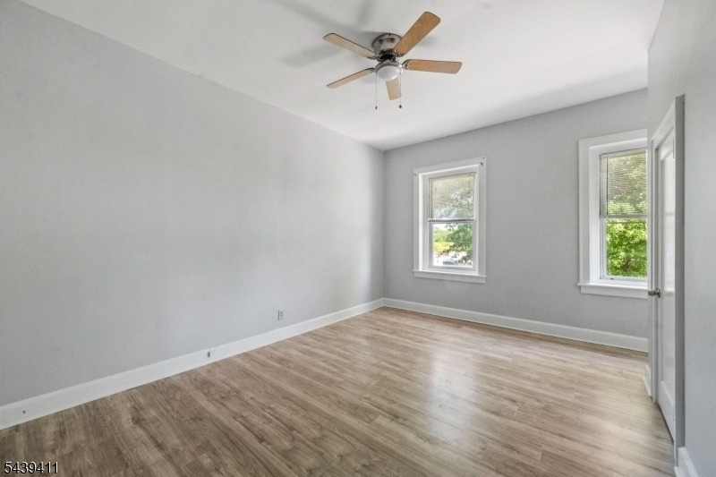 107 Macarthur Ave - Photo 5