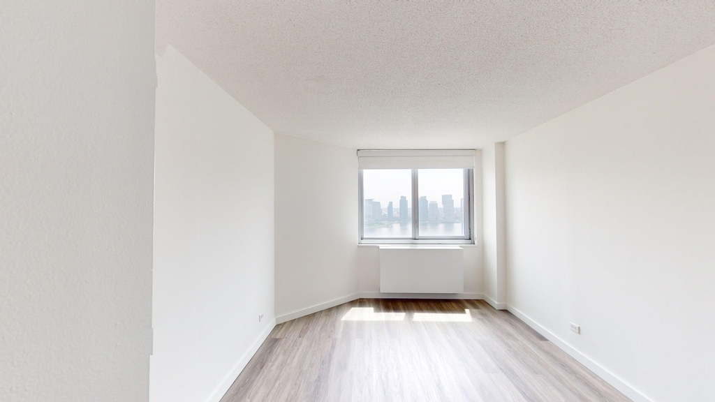 401 E 34th St - Photo 3