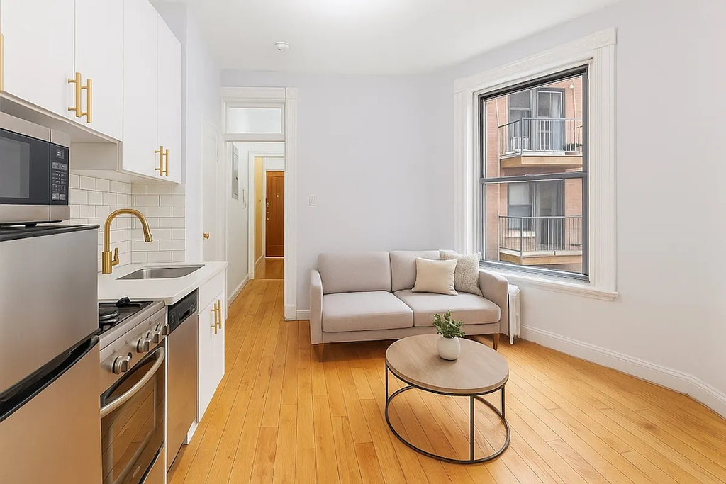 3rd Avenue - Photo 0