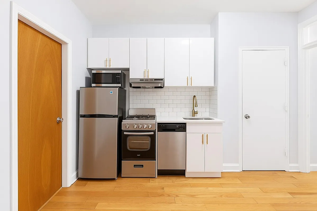 3rd Avenue - Photo 2