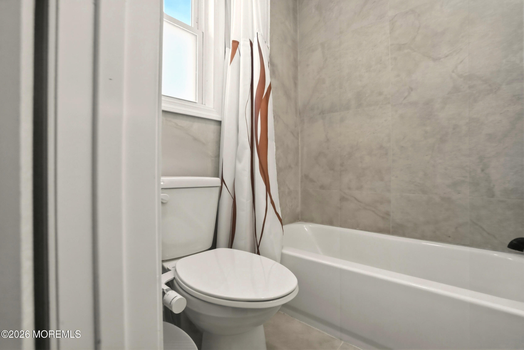 1033 Birmingham Avenue - Photo 15