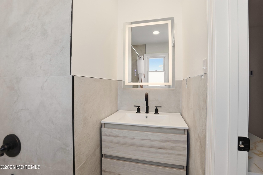 1033 Birmingham Avenue - Photo 16