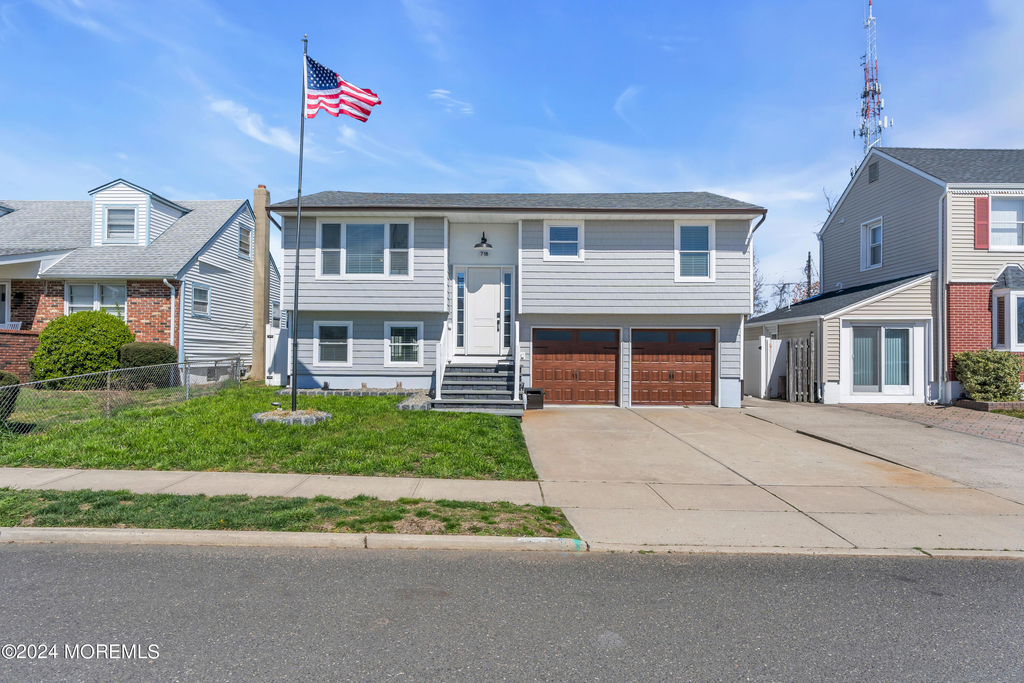 718 19th Avenue - Photo 2