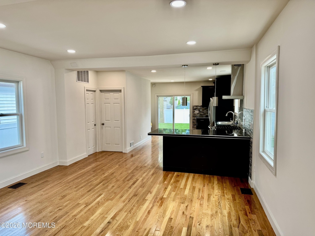 13 Locust Avenue - Photo 4