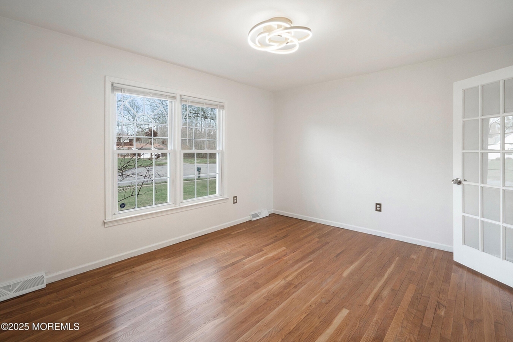 10 Monroe Court - Photo 9