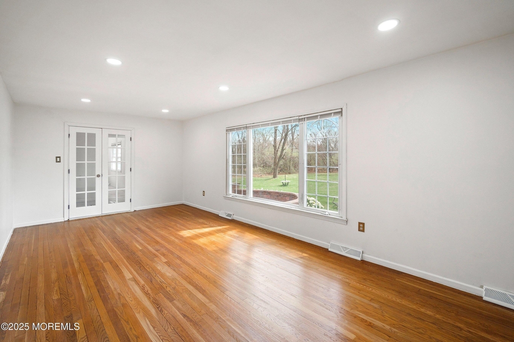 10 Monroe Court - Photo 17
